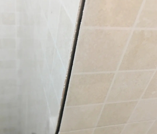 安溪瓷砖空鼓维修公司分享阳台瓷砖脱落的修复过程可以分为以下几个步骤
