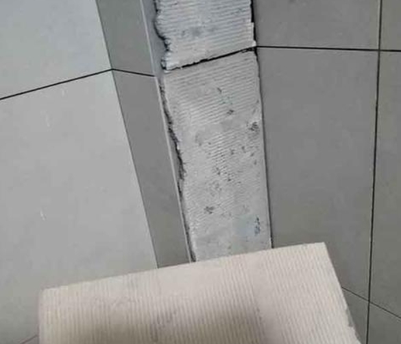 安溪瓷砖空鼓维修公司分享下厨房瓷砖脱落的补救措施。